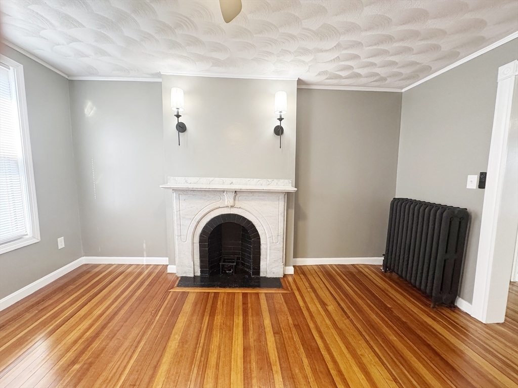 Primary Photo - 19 Saratoga St