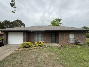 Building Photo - 424 N Hillcrest Ave