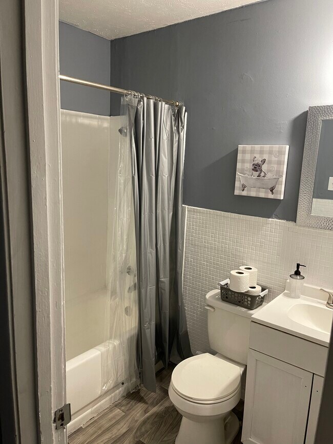 Full bath plus 1/2 bath in main bedroom - 1907 Colvert St