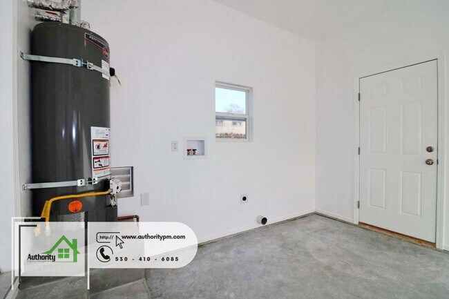 Foto del edificio - 2835 Reservoir Ln