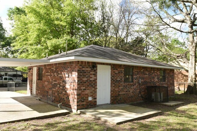 Building Photo - 7417 Bomer Dr