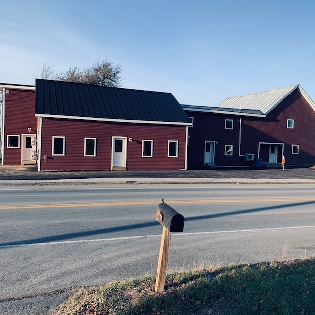 Primary Photo - 50 Main St