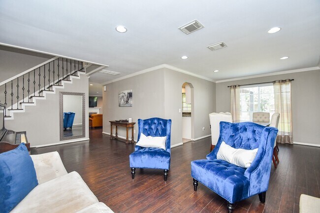 Foto del edificio - 7318 River Garden Dr