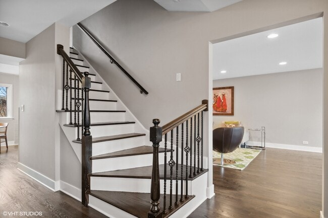 Building Photo - 384 Hastings Ave