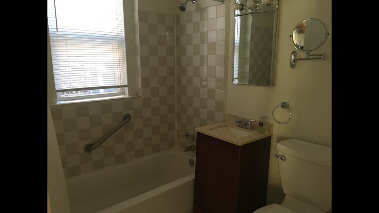 Foto principal - 1844 S Troy St
