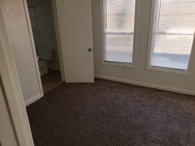 Building Photo - Affordable 1bed/1bath Duplex in Riverbank