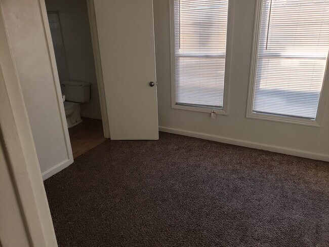 Foto del edificio - Affordable 1bed/1bath Duplex in Riverbank