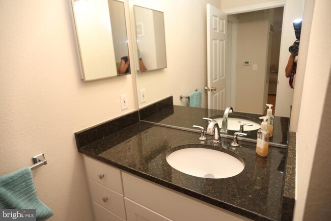Foto del edificio - 1601 Spring Gate Dr.