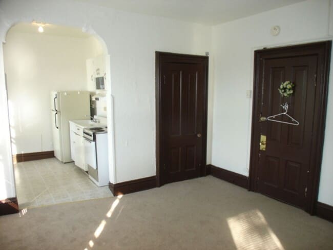 Building Photo - 209 E Mifflin St