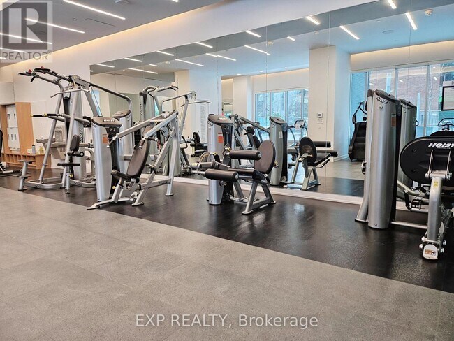 Photo du bâtiment - 101 Erskine Ave