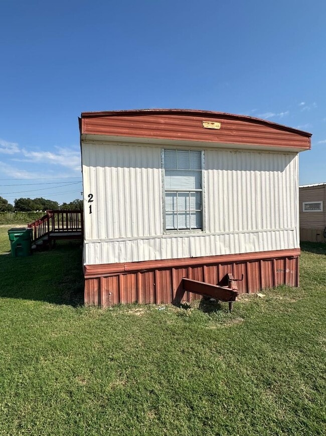 Building Photo - 348 1610