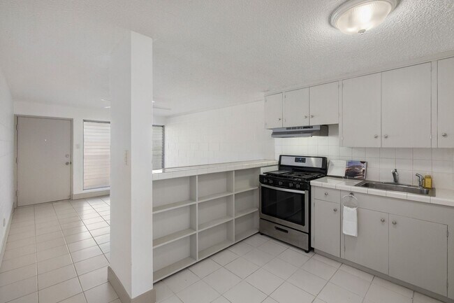 Foto del edificio - *** Newly Upgraded 3 bedroom / 1 bath Great Location/Amazing Price!!Must see!!Don't Miss Out (Uni...