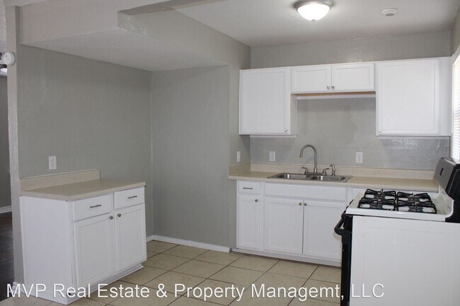 Building Photo - 2 br, 1 bath House - 403 E Lockheed Dr