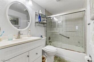 Building Photo - 5483 Peppertree Dr
