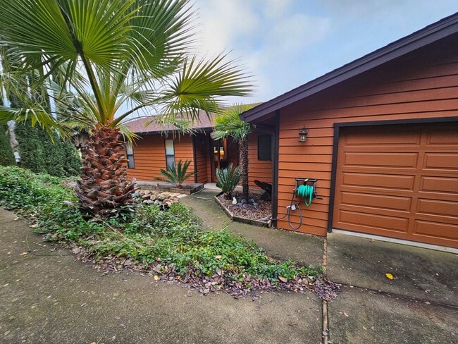 Building Photo - Beautiful retreat - Garbage and Internet i...