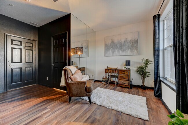 Building Photo - 313 E Las Animas St