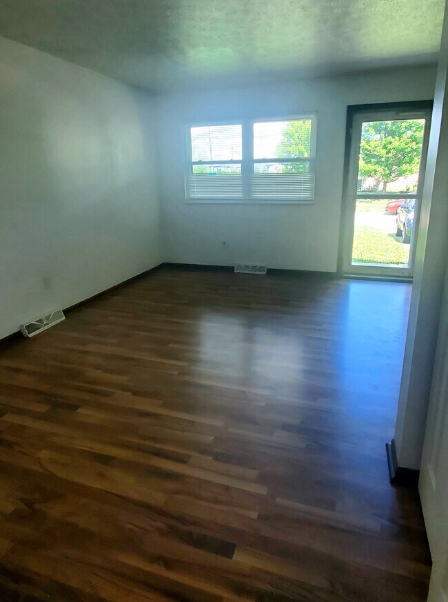 Building Photo - 4565 Norwell Dr E