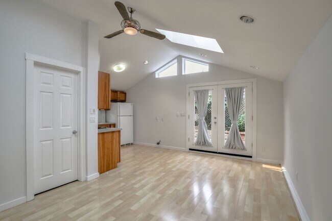 Foto del edificio - 3669 Madrone Ave