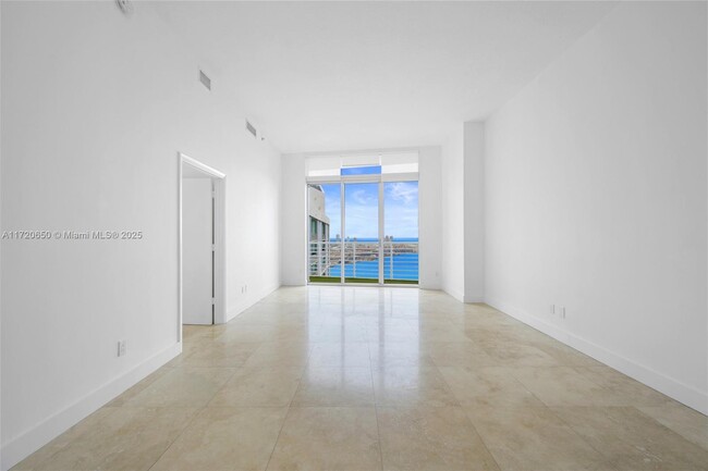 Foto del edificio - 325 S Biscayne Blvd