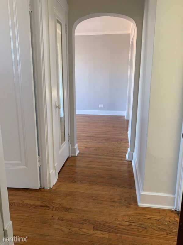 Building Photo - 1 br, 1 bath Apartment - 1748 W Devon Ave