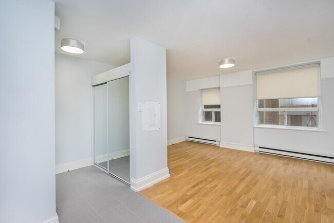 Building Photo - 110 Oriole Pkwy