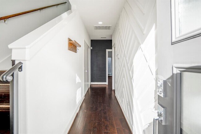 Foto del edificio - 3208 N MacGregor Way
