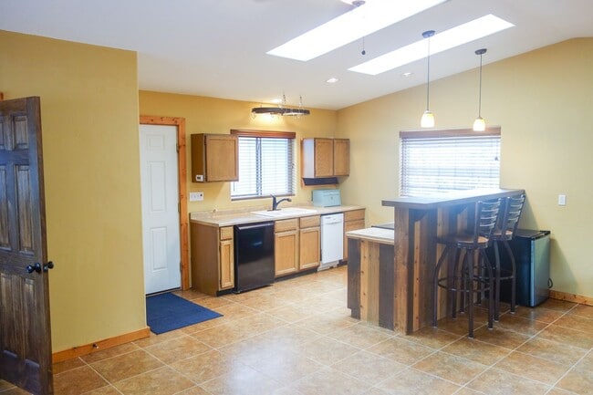 Building Photo - 330 Wilderness Dr