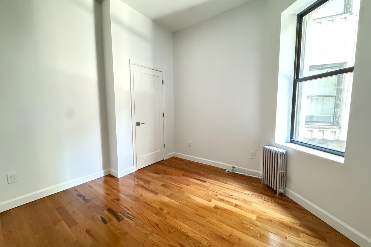 Photo - 200 Claremont Ave (New York, NY)