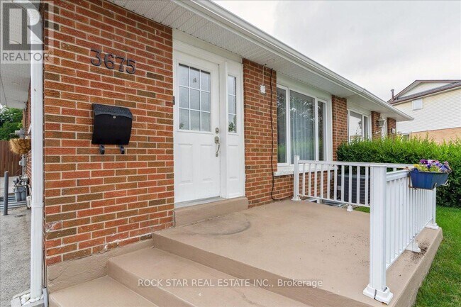 Photo du bâtiment - 3675 Glencolin Ct
