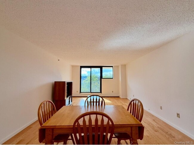 Foto del edificio - 25 Rockledge Ave