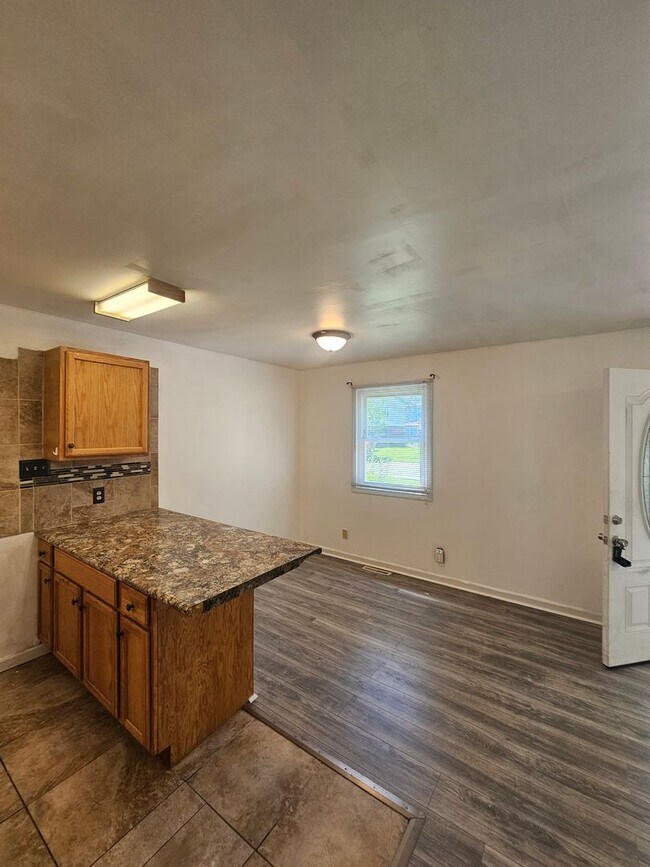 Building Photo - 906 Roosevelt Blvd