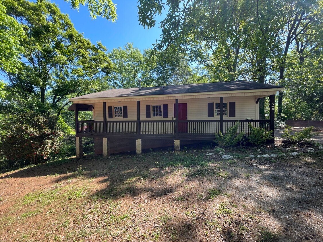 Primary Photo - Renovated 2 bedroom 1 bath house available