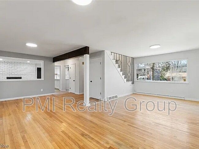 Building Photo - 607 Castle Blvd