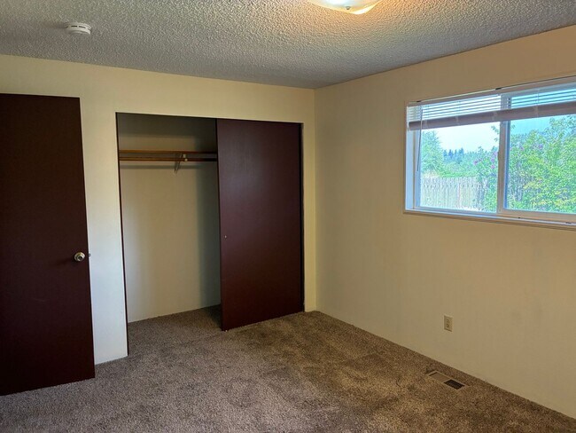 Foto del edificio - 2121 E Viewmont Dr