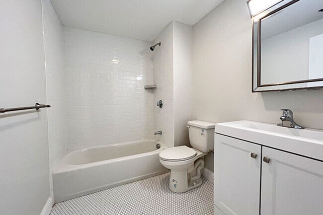 Foto del edificio - 9/1 Charming downtown Beverly 1BR w/laundr...
