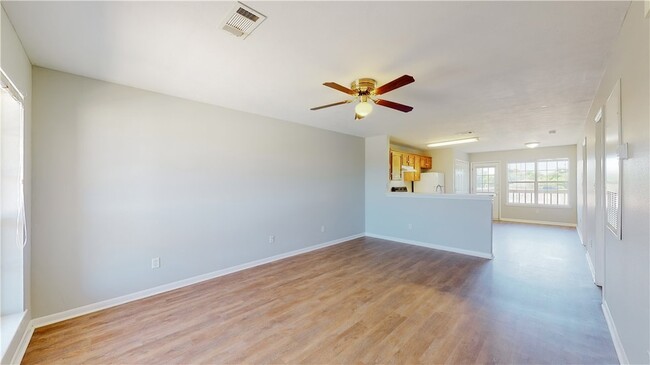 Building Photo - 1507 Hollow Hill Dr