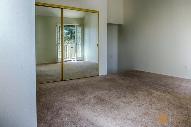 Foto del edificio - Enjoy Carlsbad living in this beautifully ...