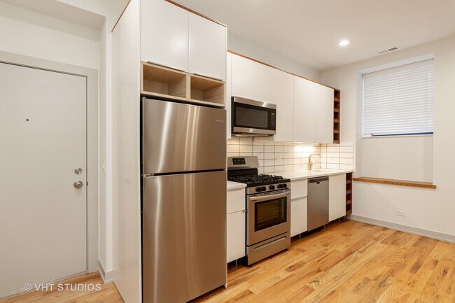 Building Photo - 325 E 44th St
