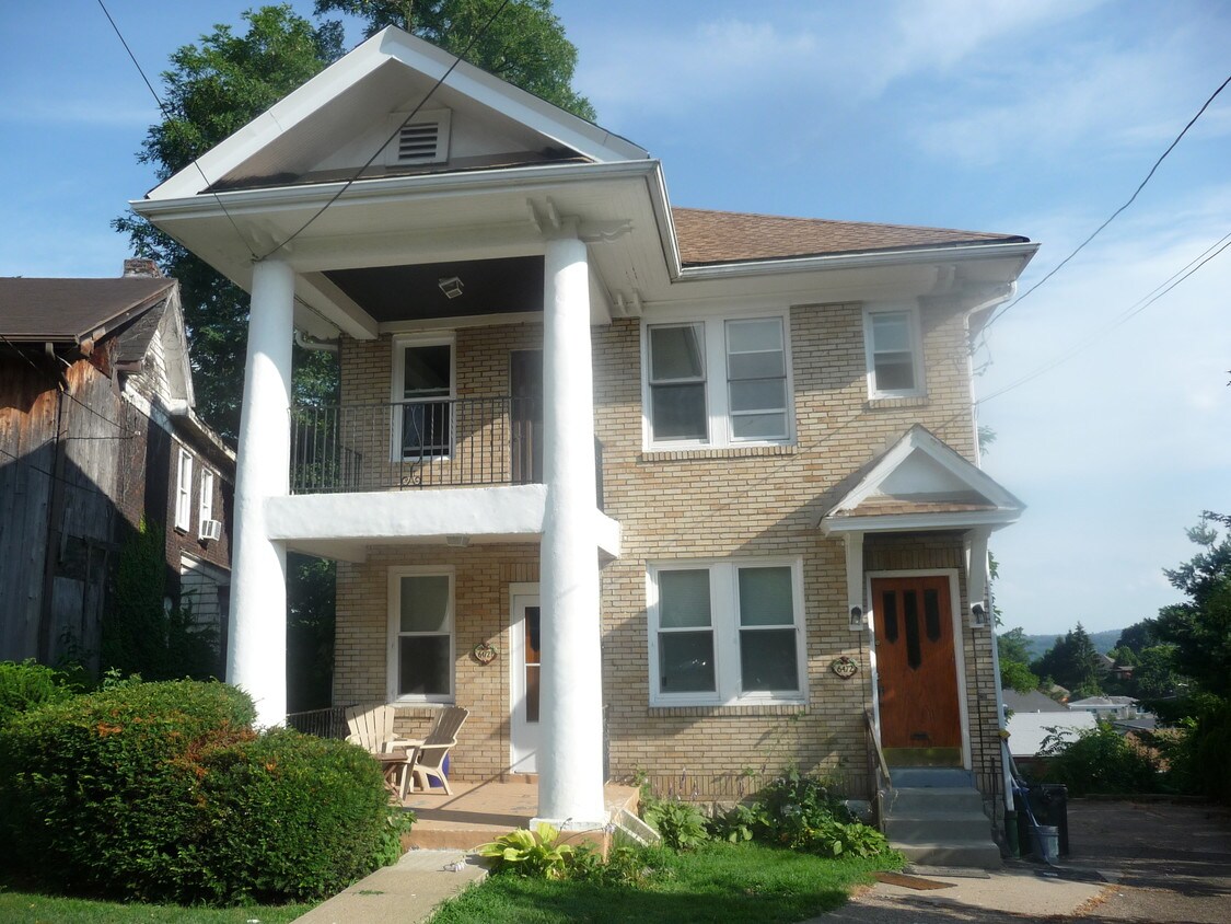Primary Photo - 6472 Monitor St