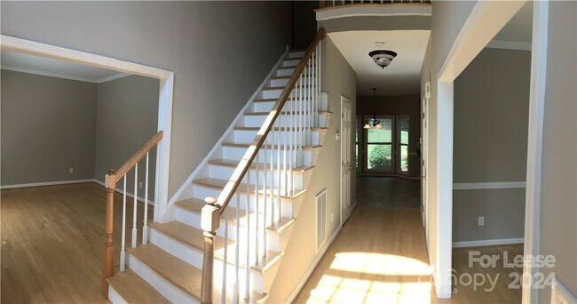 Foto del edificio - 208 Poplar Grove Rd