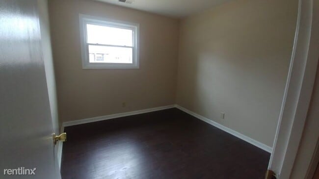 Building Photo - 3 br, 1 bath House - 106 Willow