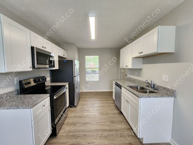 Building Photo - 707 Cloverdale Dr