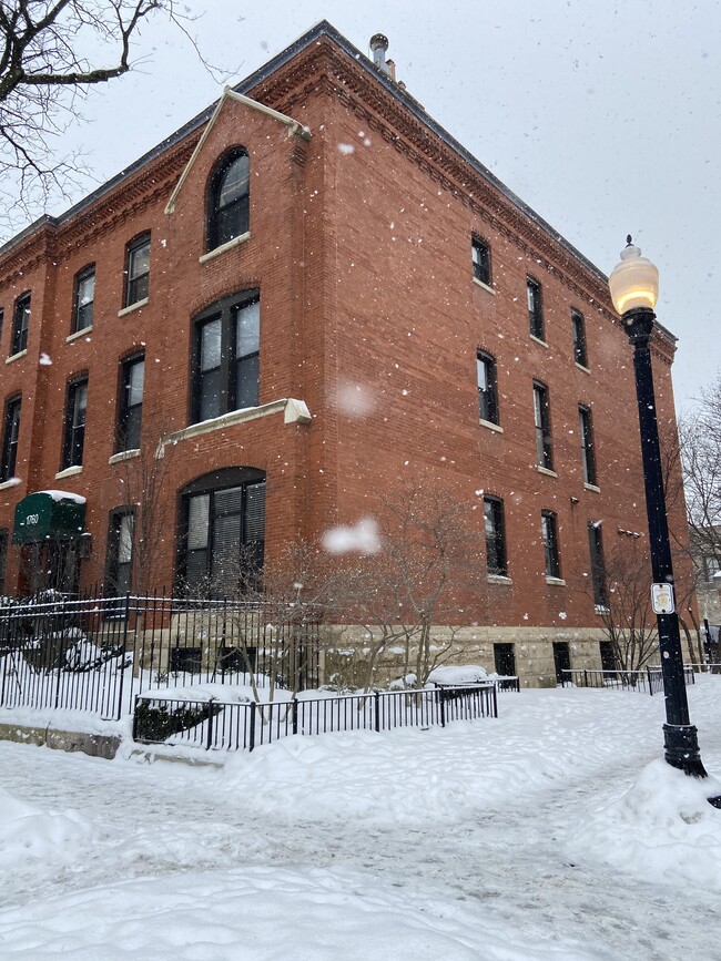 Building Photo - 1760 N Wells St