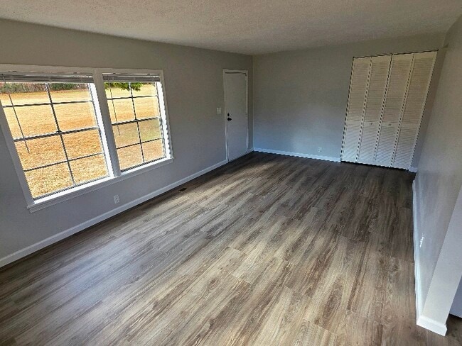 Building Photo - 57 Benchmark Dr