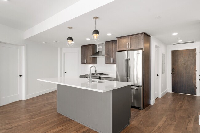 Building Photo - 60 Hichborn St