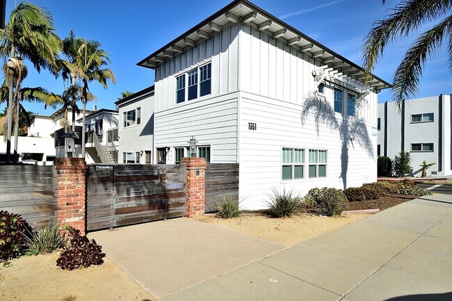 Foto del edificio - 1351 Manhattan Beach Blvd