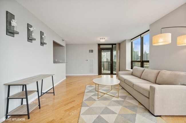 Building Photo - 400 N La Salle Dr