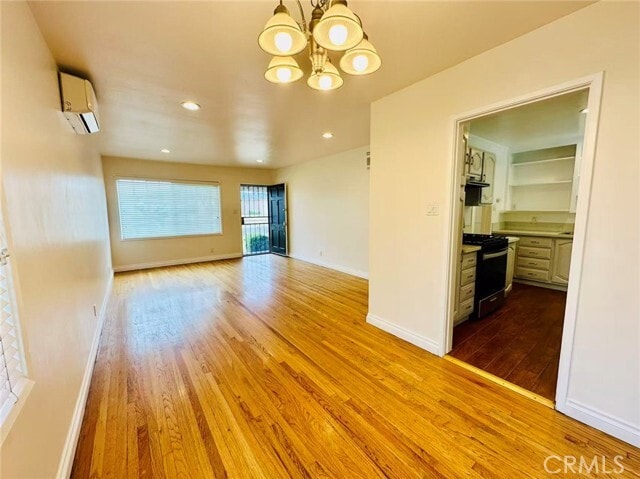 Building Photo - 400 E Fernfield Dr