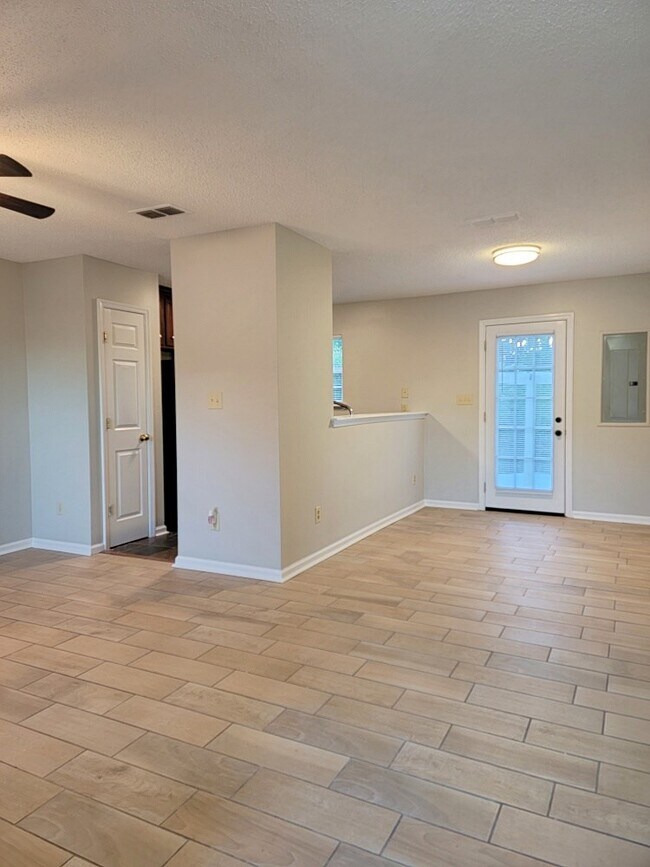 Building Photo - 164 Senah Dr