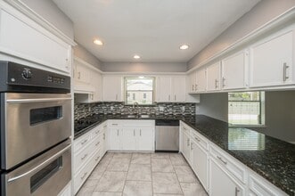 Building Photo - 2903 Pepperwood Dr